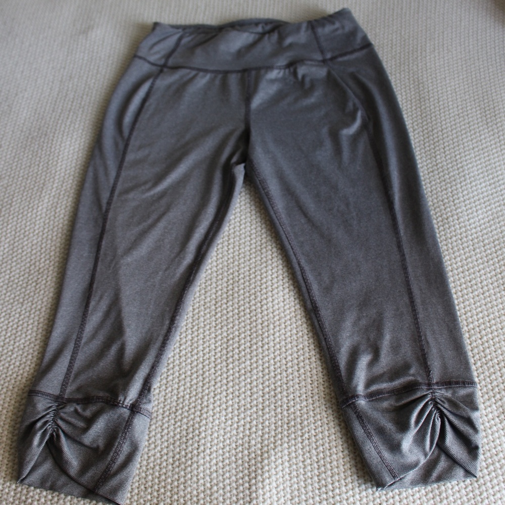 Cropped Grey Workout Leggings